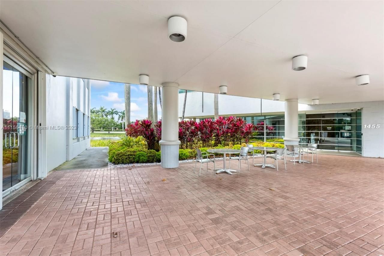 1455 N Park Dr, Weston, FL 33326 Photo