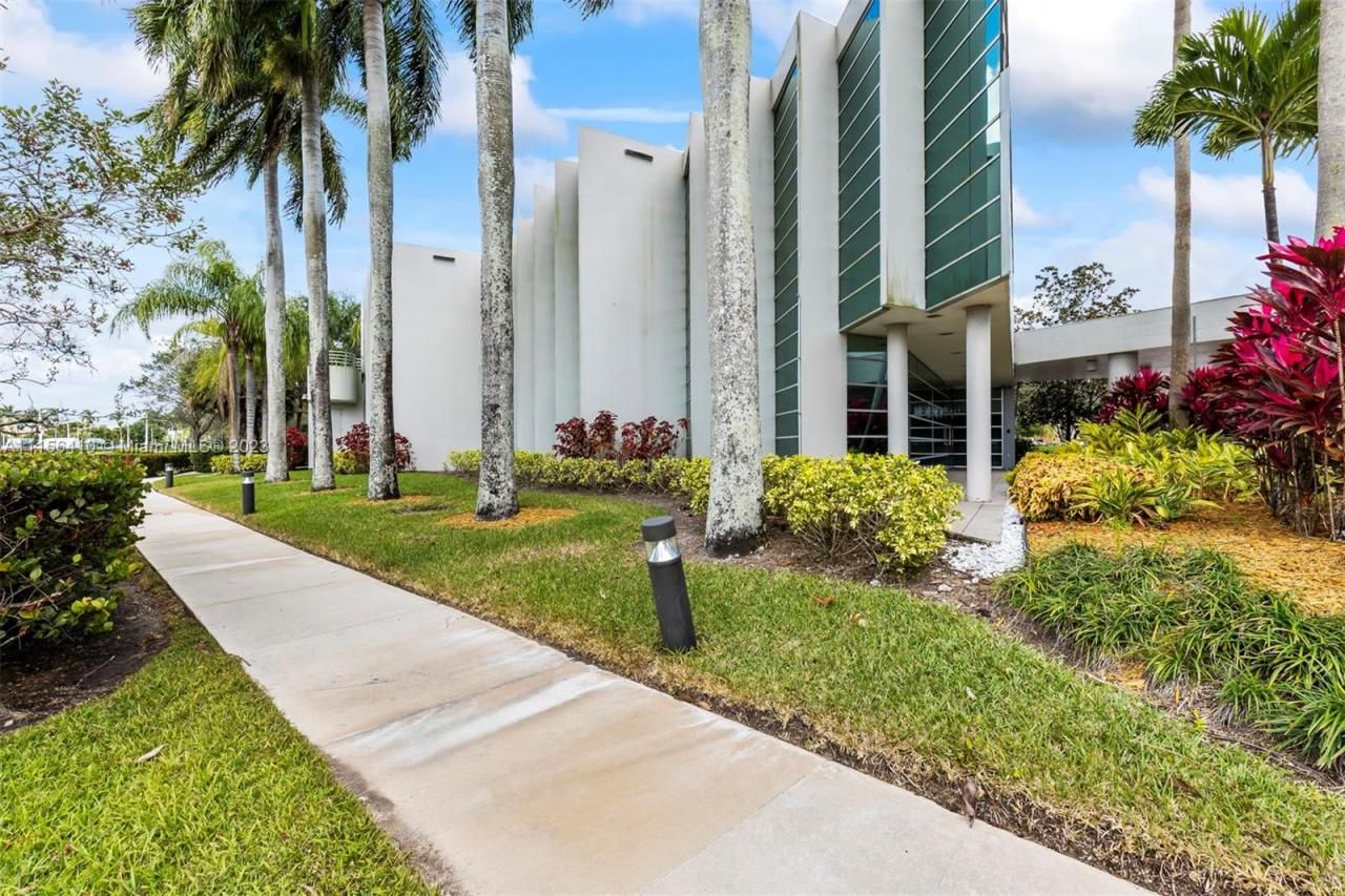 1455 N Park Dr, Weston, FL 33326 Photo