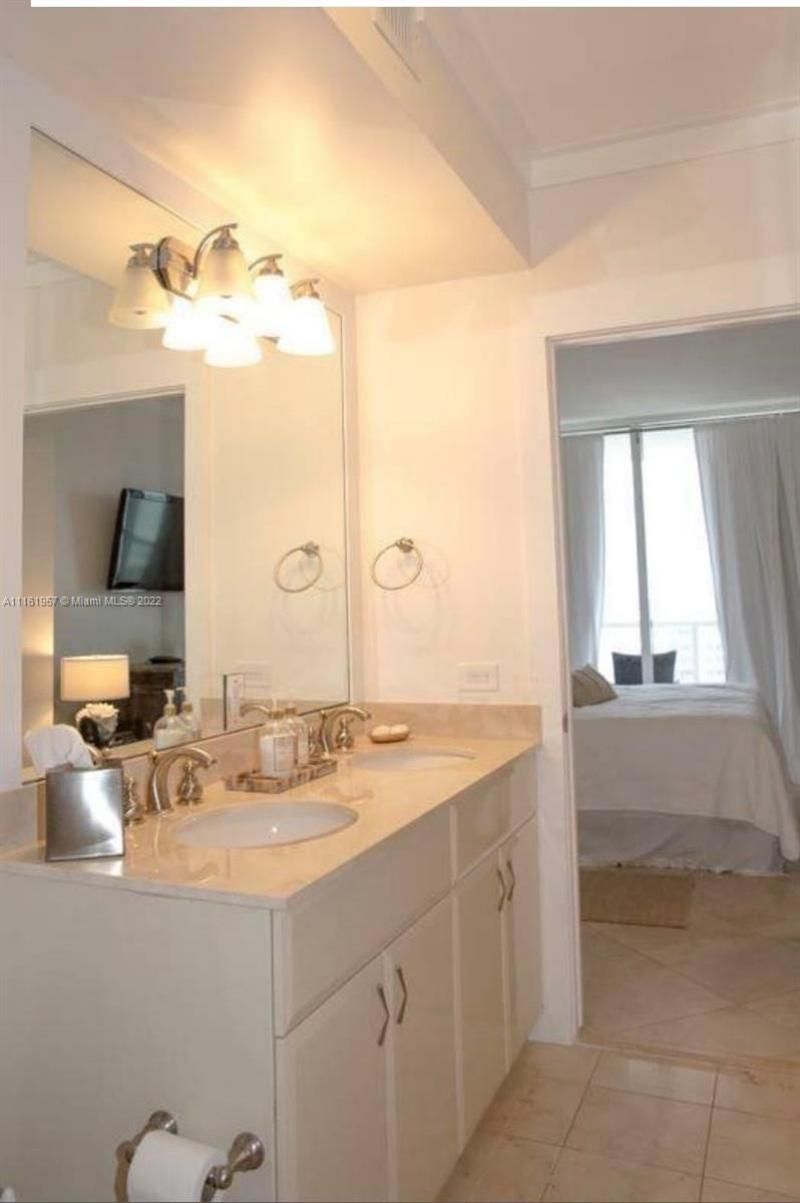 6365 Collins Ave, Unit 2409, Miami Beach, FL 33141 Photo