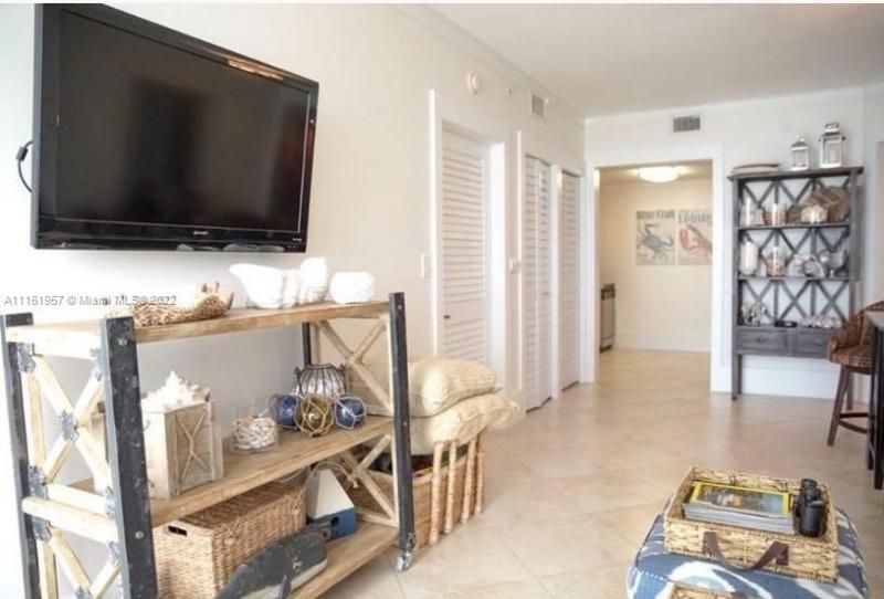 6365 Collins Ave, Unit 2409, Miami Beach, FL 33141 Photo