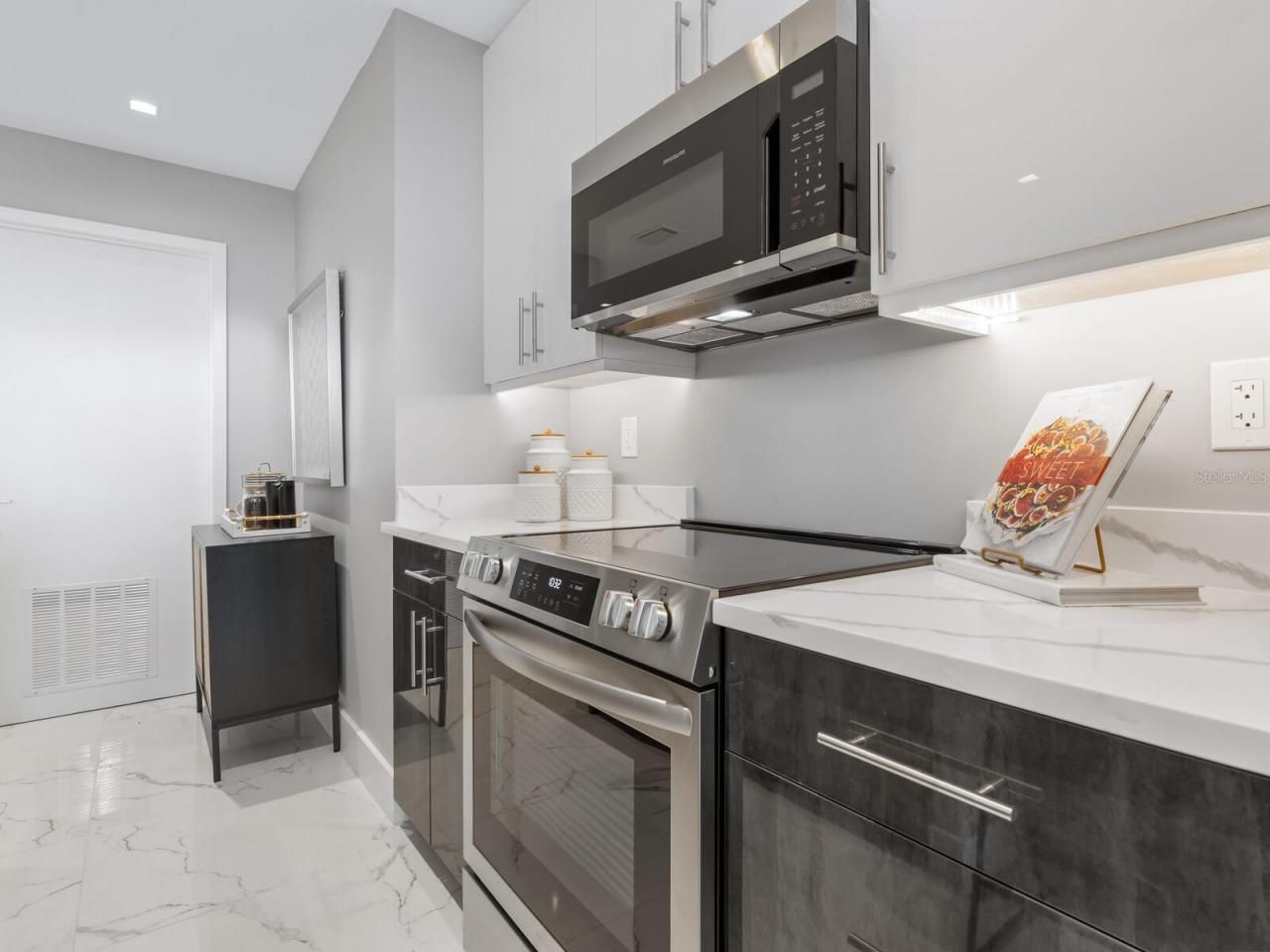 1558 4th Street, Unit 406, Sarasota, FL 34236 Photo