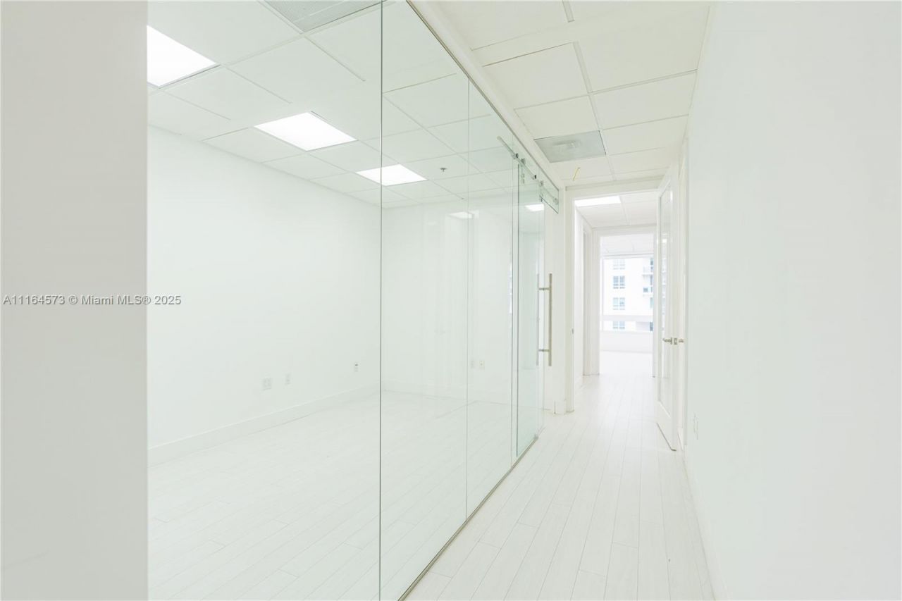 848 Brickell Ave, Miami, FL 33131 Photo