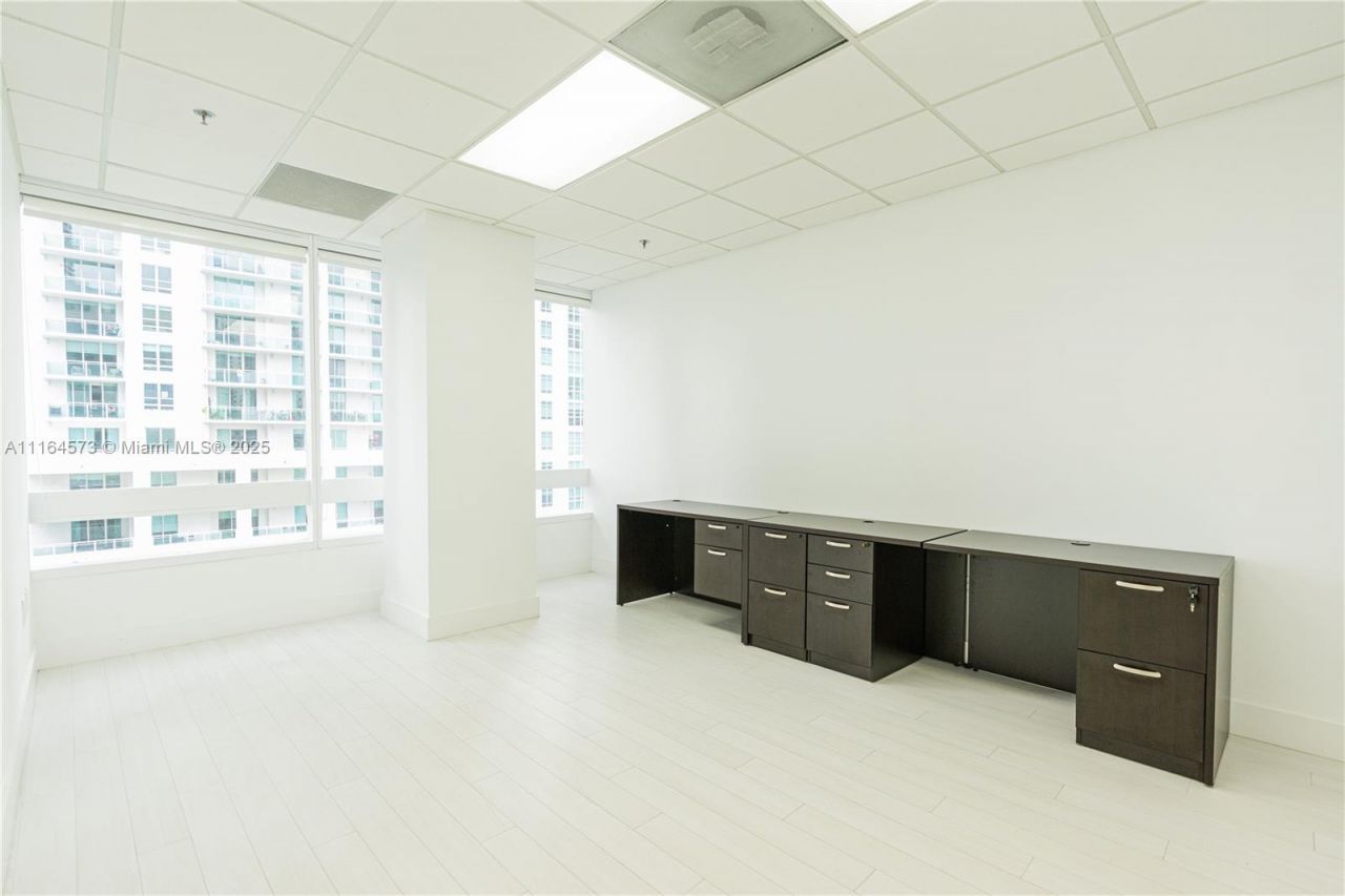 848 Brickell Ave, Miami, FL 33131 Photo