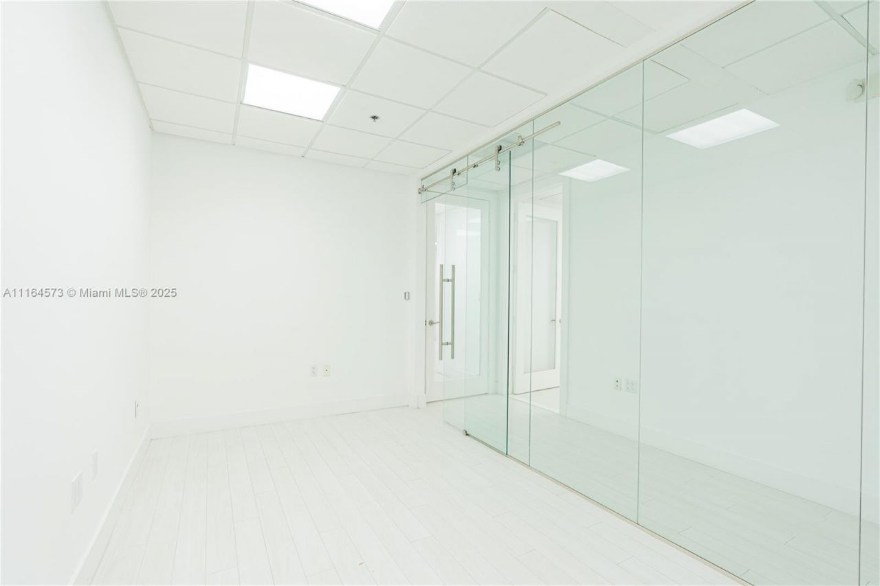848 Brickell Ave, Miami, FL 33131 Photo