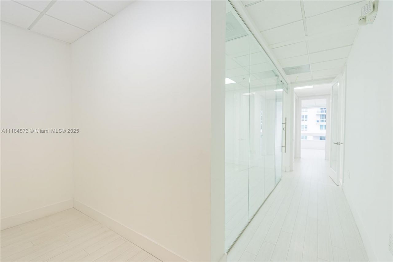 848 Brickell Ave, Miami, FL 33131 Photo
