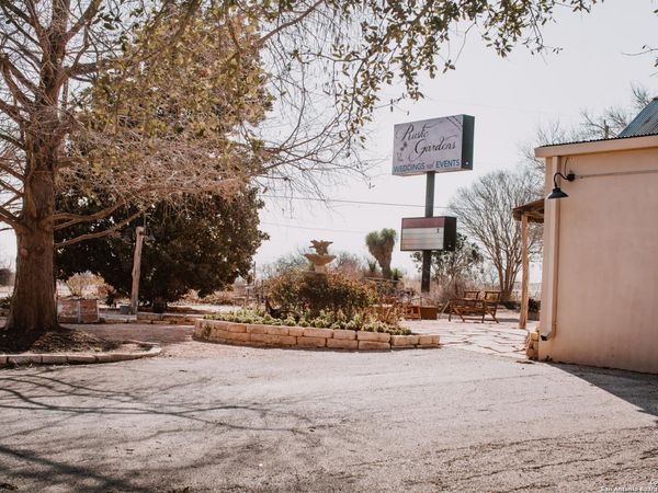 13893 US HIGHWAY 87 S, Adkins, TX 78101