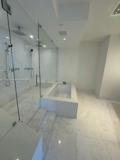 18555 Collins Ave, Unit 2905, Sunny Isles Beach, FL 33160 Photo