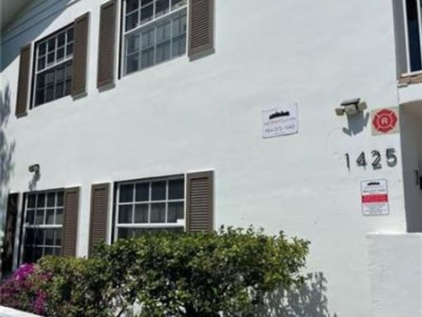 1425 NE 56th Street, Unit 3, Fort Lauderdale, FL 33334