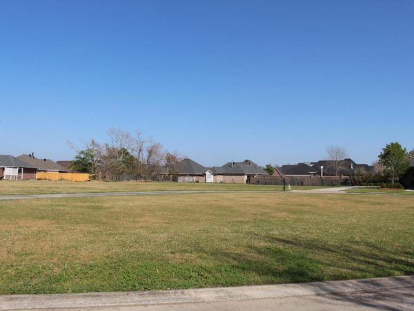 322 Rue St Rachel, Houma, LA 70360