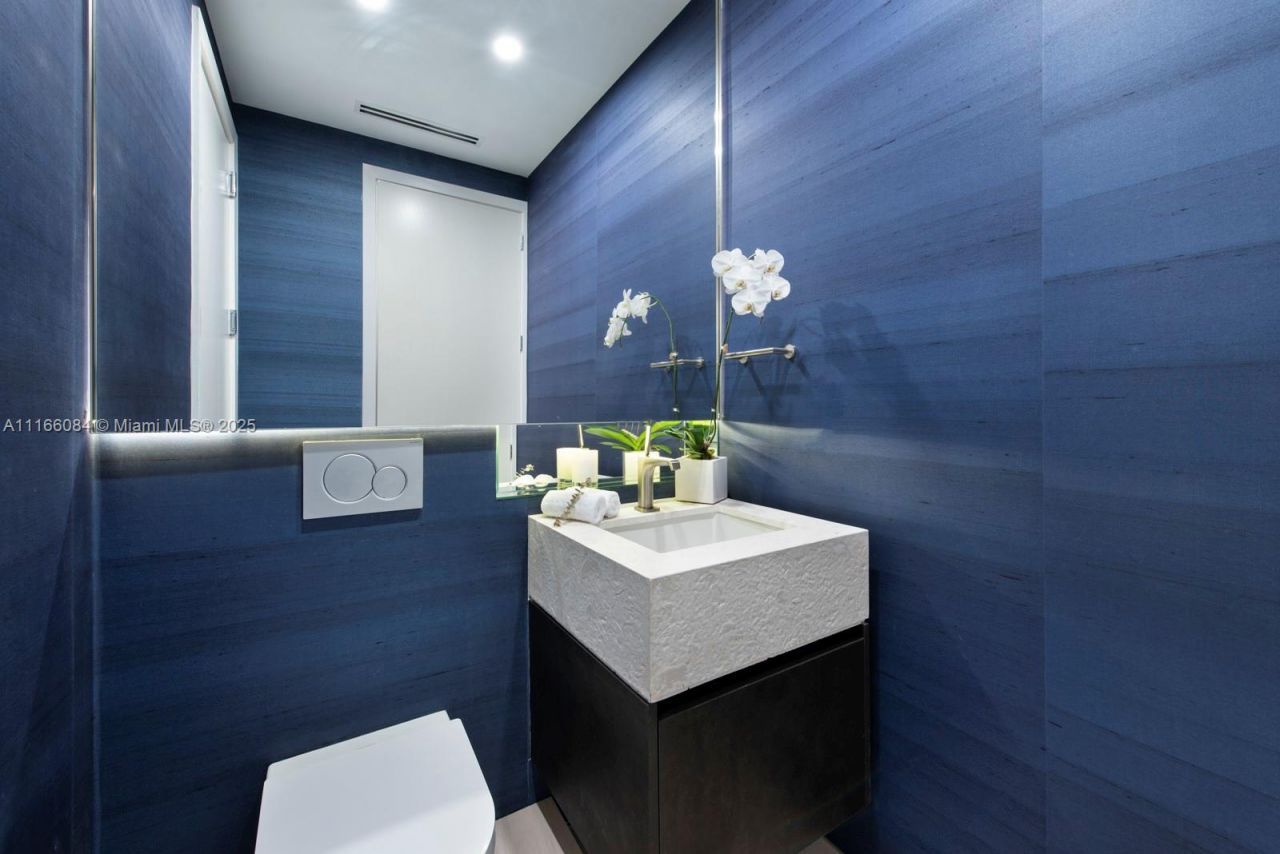 100 S Pointe Dr, Unit 908, Miami Beach, FL 33139 Photo