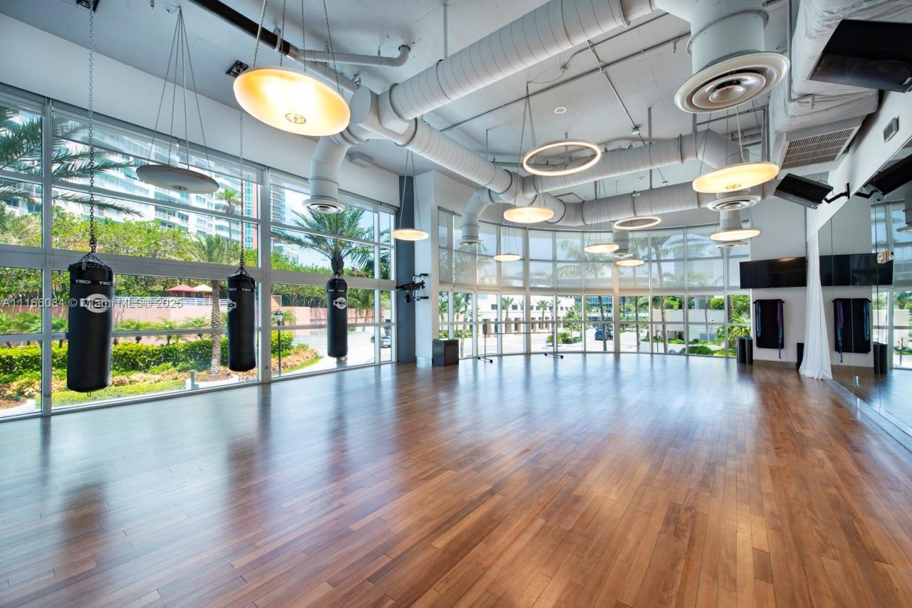 100 S Pointe Dr, Unit 908, Miami Beach, FL 33139 Photo