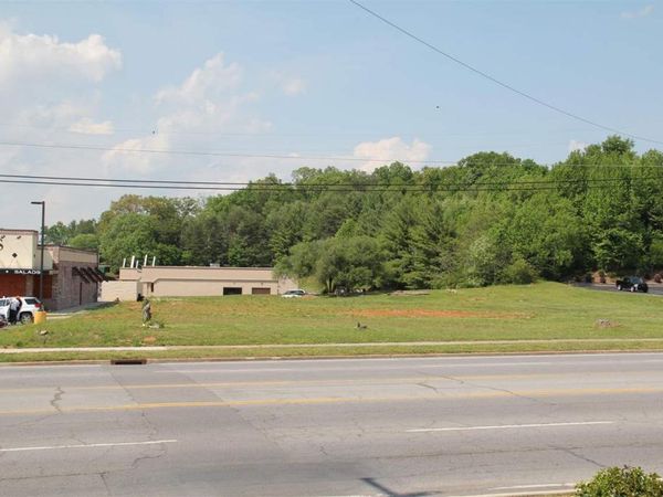 1826 W Andrew Johnson Highway, Morristown, TN 37814