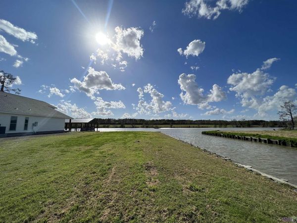 128 Pier 19 Dr, Pierre Part, LA 70339