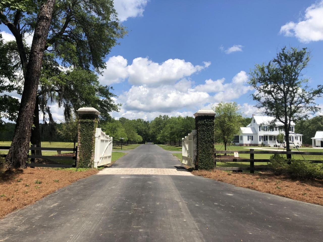 16 Leaning Oak Lane Photo 7