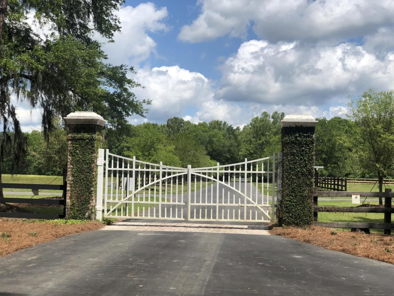 16 Leaning Oak Lane Photo 9