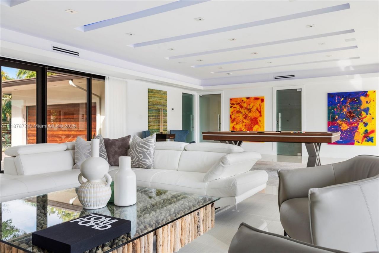 1025 Diplomat Pkwy, Hollywood, FL 33019 Photo