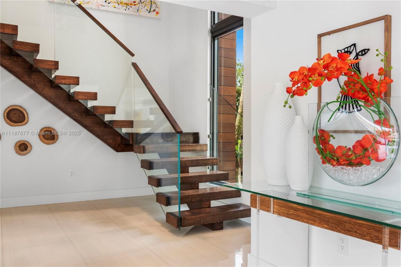 1025 Diplomat Pkwy, Hollywood, FL 33019 Photo