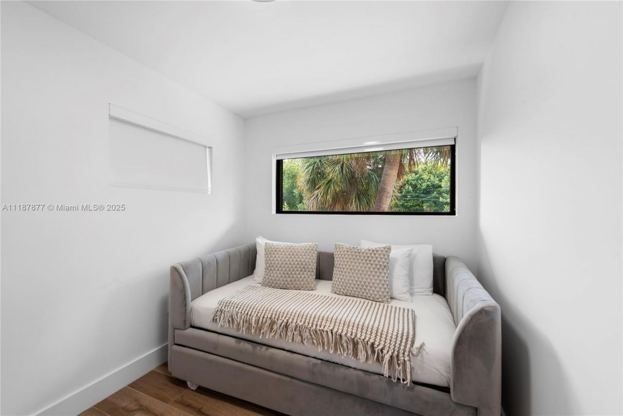 1025 Diplomat Pkwy, Hollywood, FL 33019 Photo