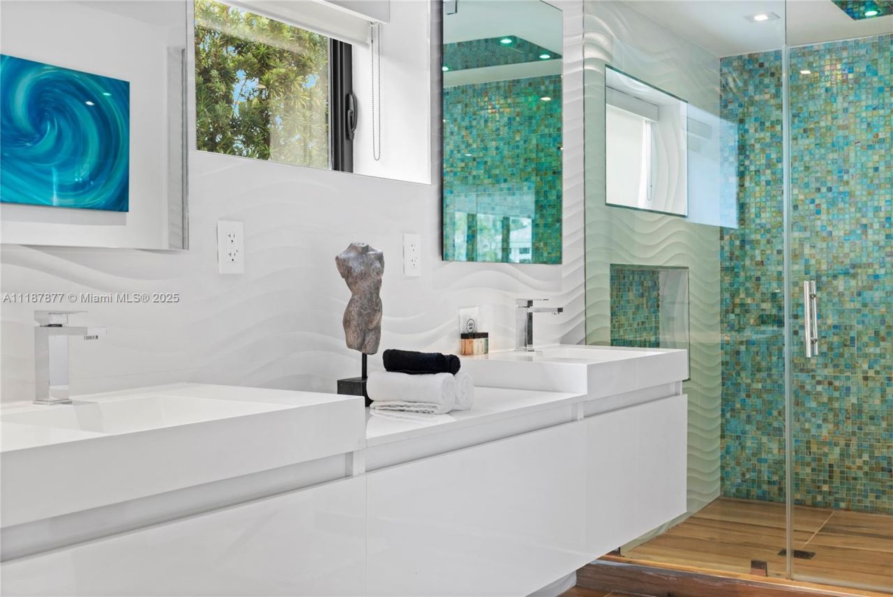 1025 Diplomat Pkwy, Hollywood, FL 33019 Photo