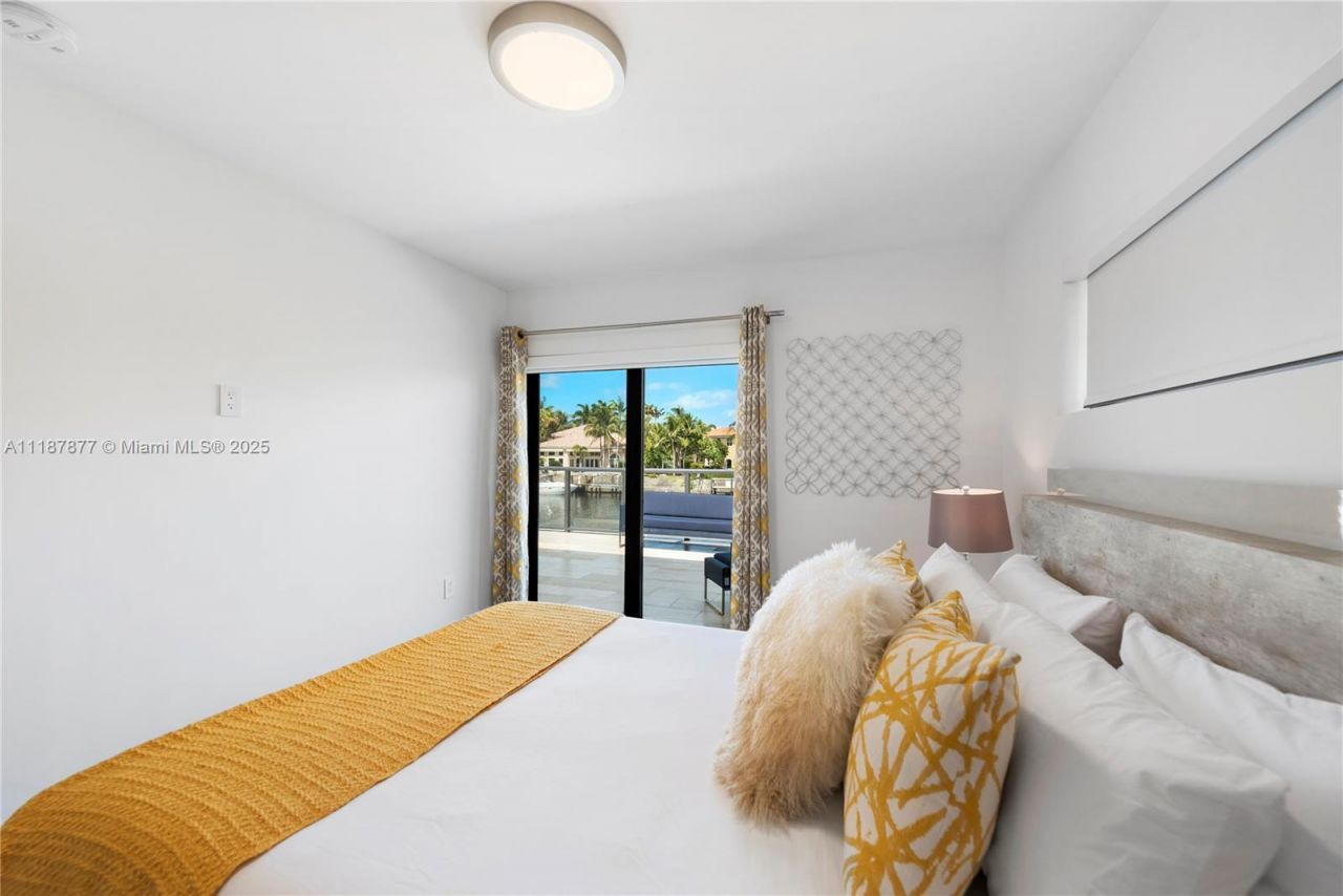 1025 Diplomat Pkwy, Hollywood, FL 33019 Photo