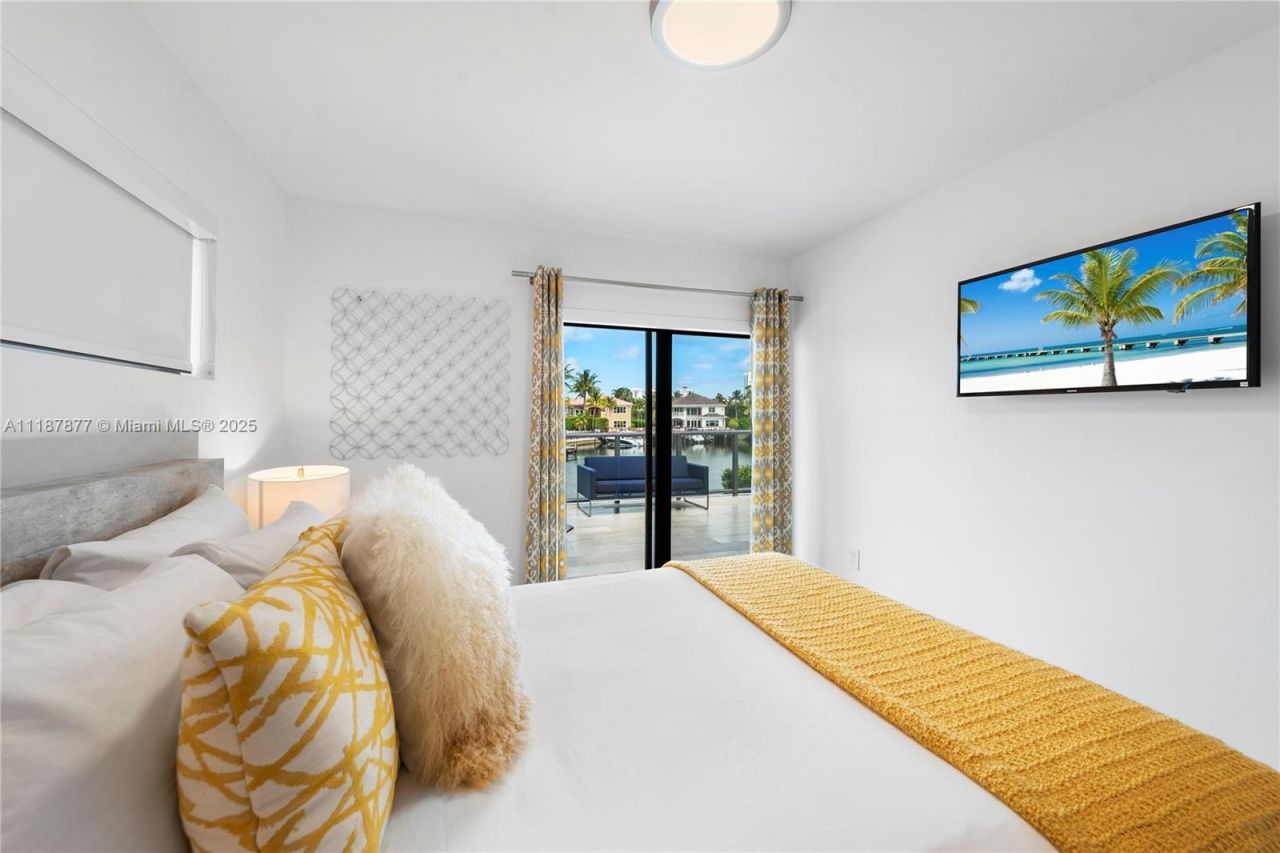 1025 Diplomat Pkwy, Hollywood, FL 33019 Photo