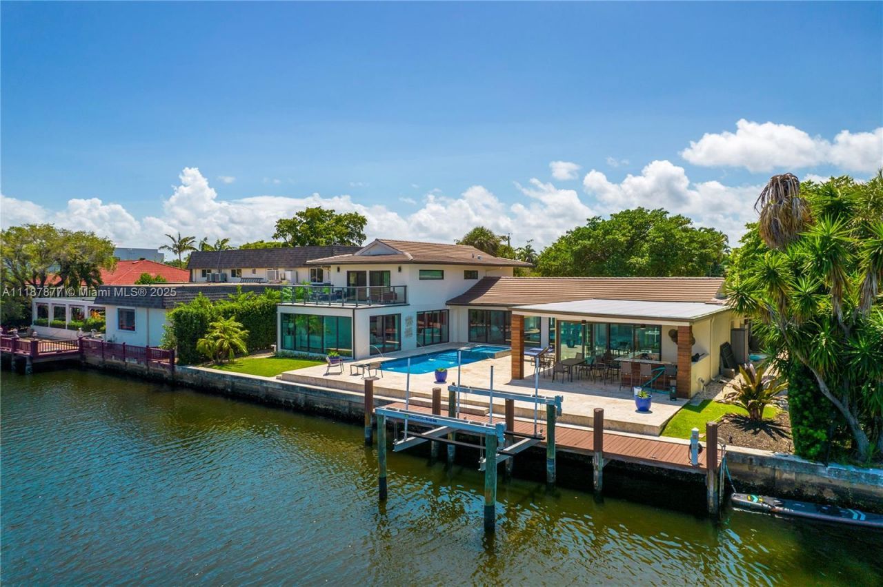 1025 Diplomat Pkwy, Hollywood, FL 33019 Photo