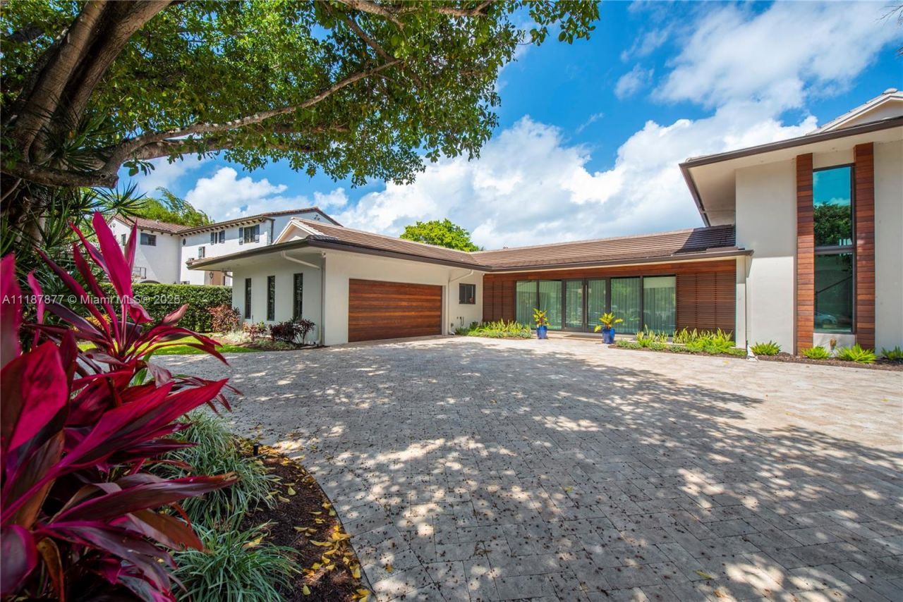 1025 Diplomat Pkwy, Hollywood, FL 33019 Photo