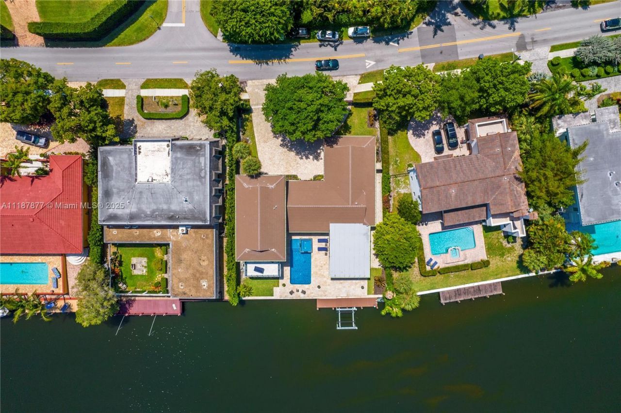 1025 Diplomat Pkwy, Hollywood, FL 33019 Photo