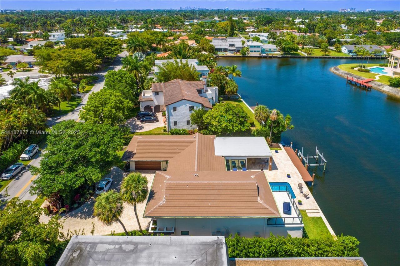 1025 Diplomat Pkwy, Hollywood, FL 33019 Photo