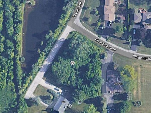 20W227 Pleasantdale Drive, Lemont, IL 60439