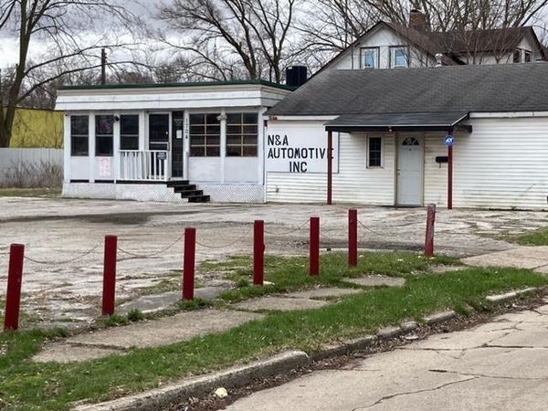 1704 E Lincoln Way, South Bend, IN 46613