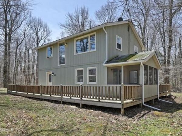 376 Long Bow Ln, Becket, MA 01223