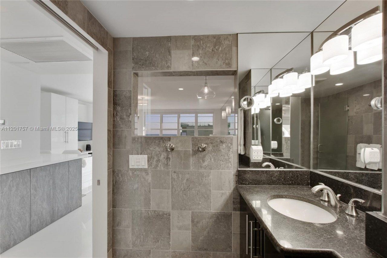 100 Lincoln Rd, Unit 940, Miami Beach, FL 33139 Photo