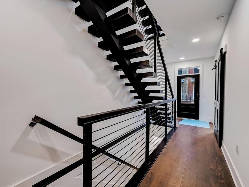 512 Riverfront Lane, Columbus, OH 43201 Photo 2