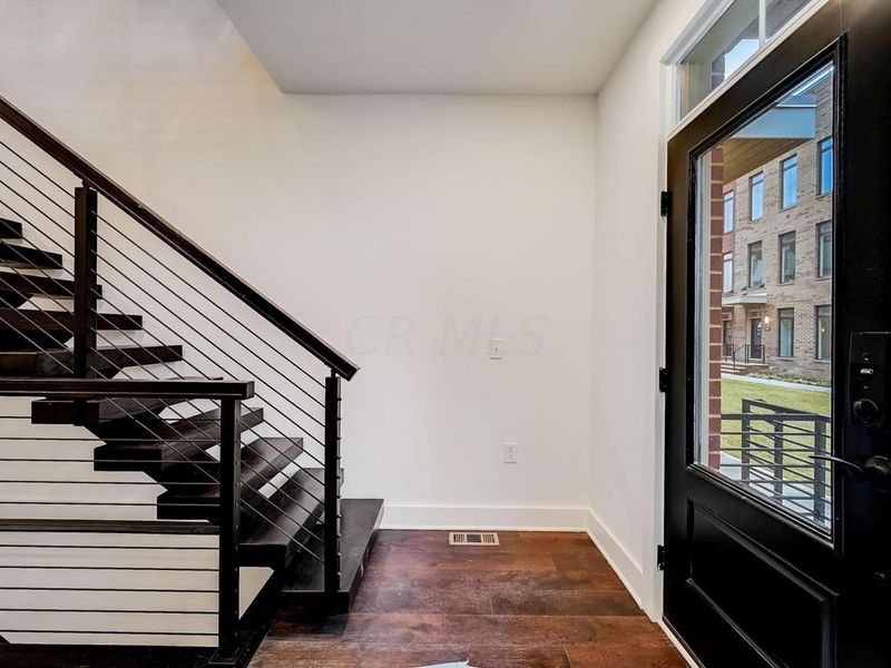 512 Riverfront Lane, Columbus, OH 43201 Photo 3