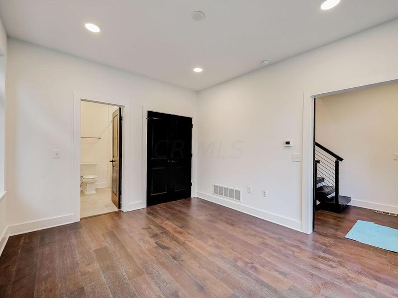 512 Riverfront Lane, Columbus, OH 43201 Photo 4