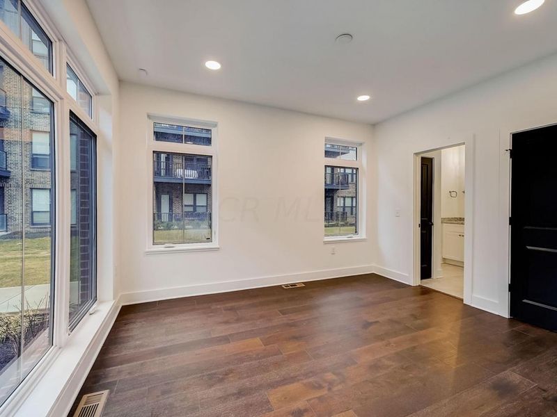 512 Riverfront Lane, Columbus, OH 43201 Photo 6