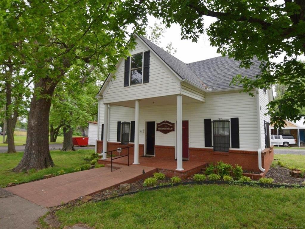 400 W Division Street, Stilwell, OK 74960 Main Photo