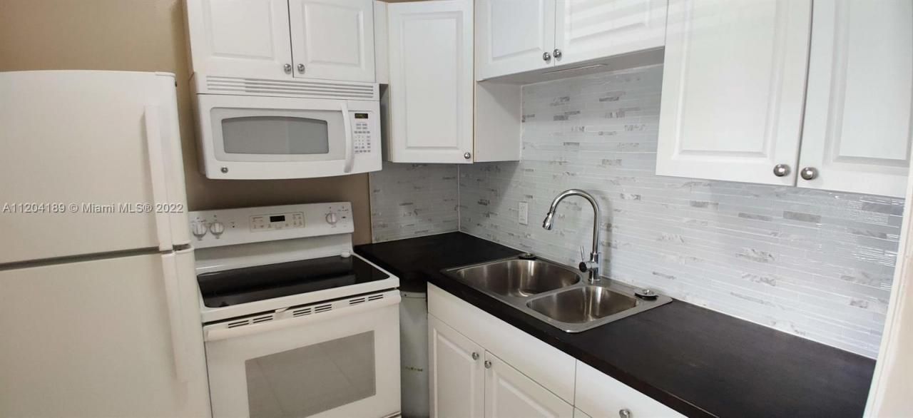 155 Easthampton G, Unit 155, West Palm Beach, FL 33417 Photo