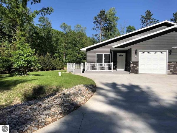 Sockeye Drive, Farwell, MI 48622
