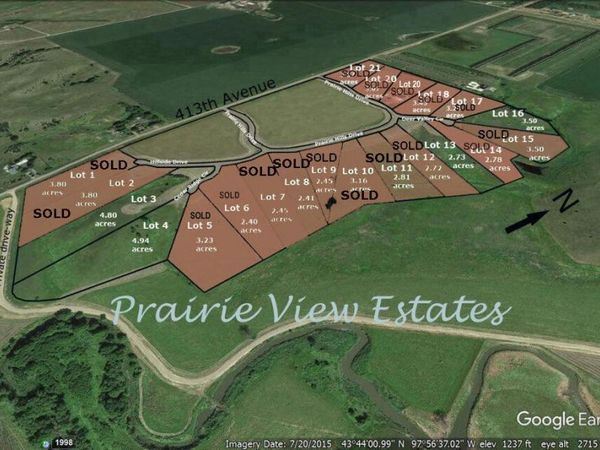 Cedar Ridge Cir, Mitchell, SD 57301