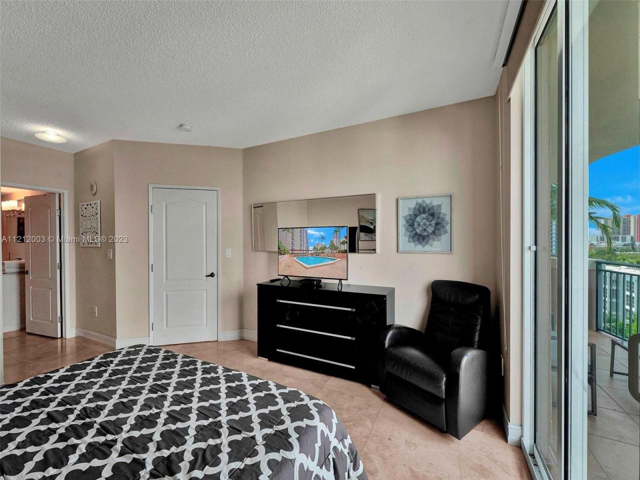 17555 Atlantic Blvd, Unit 806, Sunny Isles Beach, FL 33160 Photo