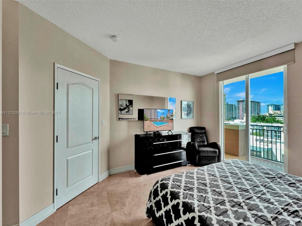17555 Atlantic Blvd, Unit 806, Sunny Isles Beach, FL 33160 Photo