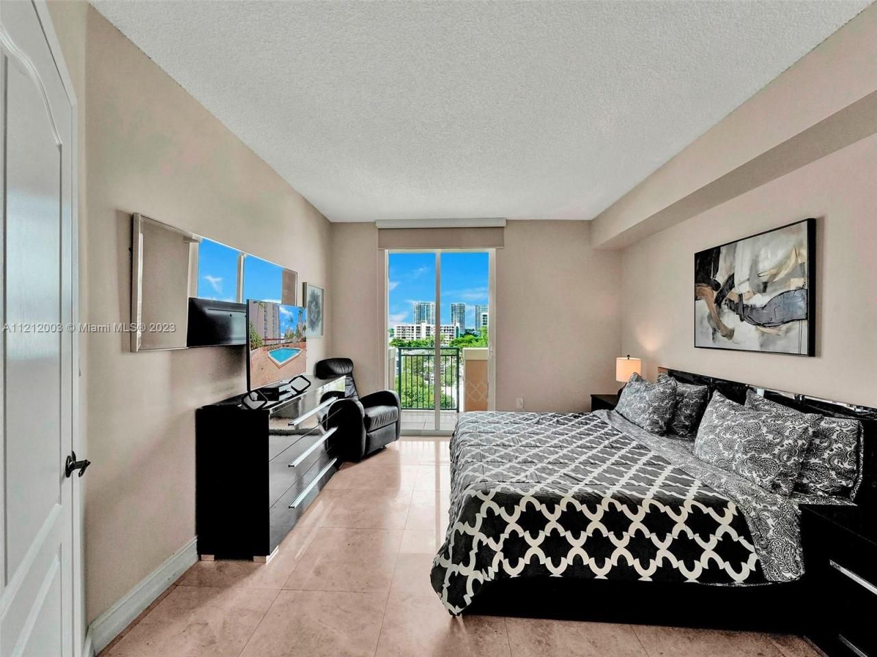 17555 Atlantic Blvd, Unit 806, Sunny Isles Beach, FL 33160 Photo