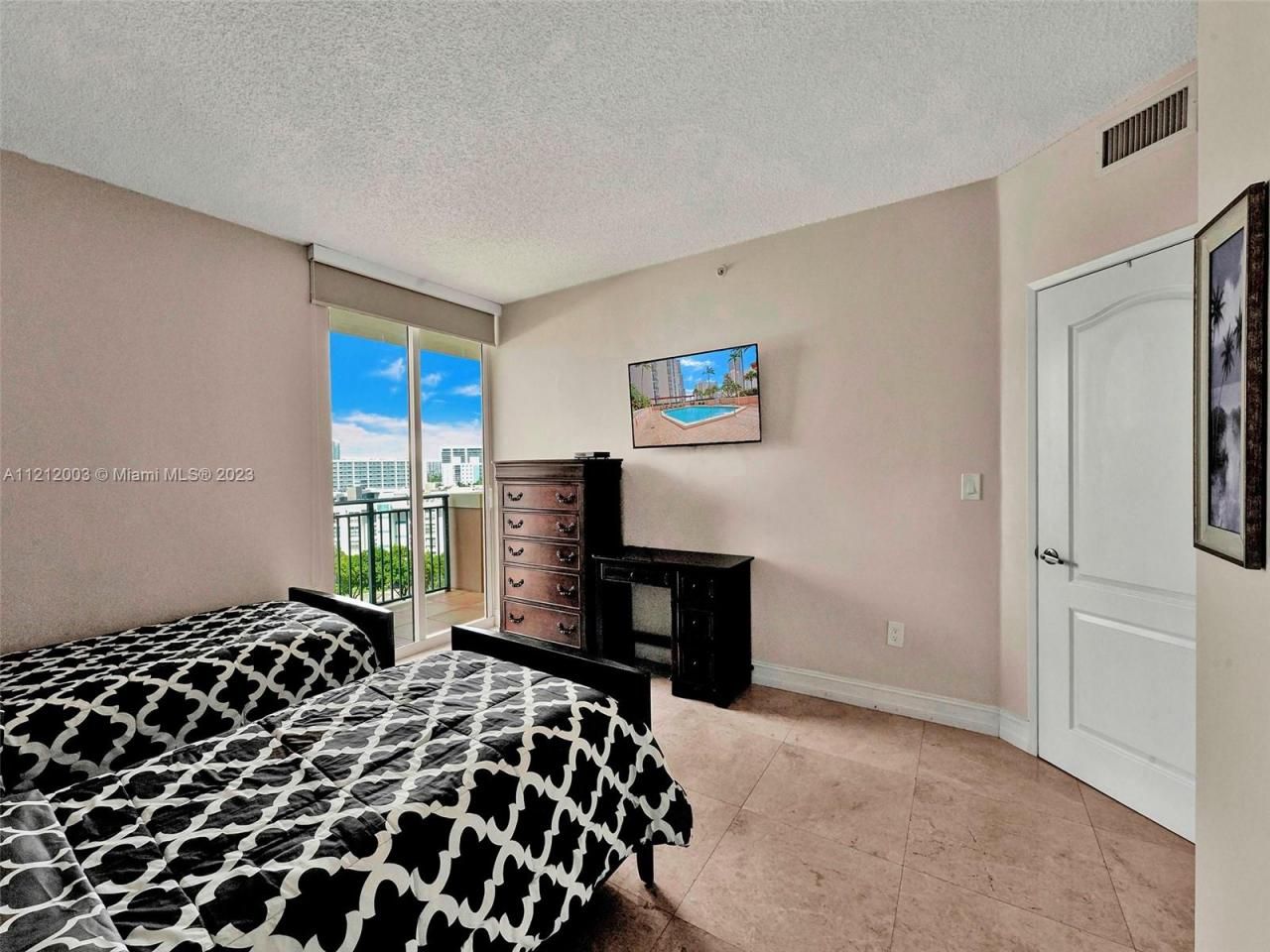 17555 Atlantic Blvd, Unit 806, Sunny Isles Beach, FL 33160 Photo