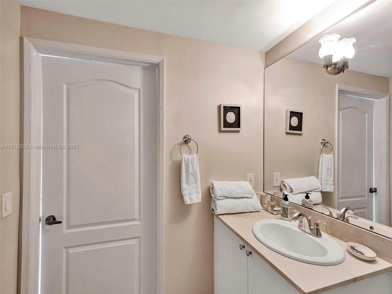 17555 Atlantic Blvd, Unit 806, Sunny Isles Beach, FL 33160 Photo