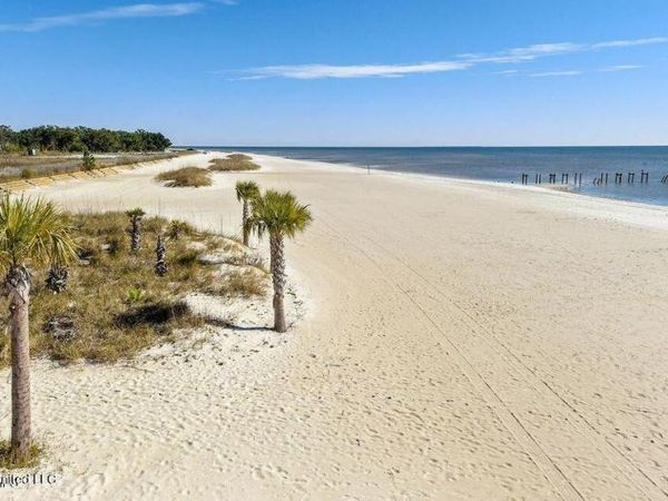 101 4th Avenue, Pass Christian, MS 39571