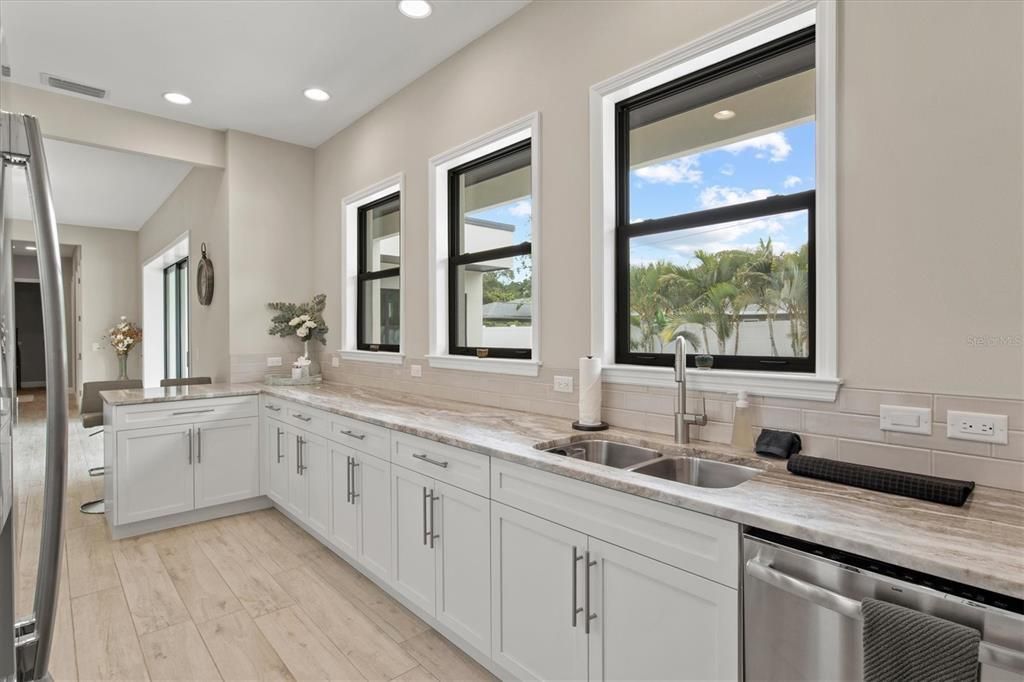 1905 Tulip Drive, Sarasota, FL 34239 Photo