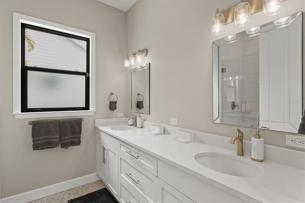 1905 Tulip Drive, Sarasota, FL 34239 Photo