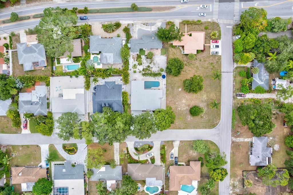 1905 Tulip Drive, Sarasota, FL 34239 Photo